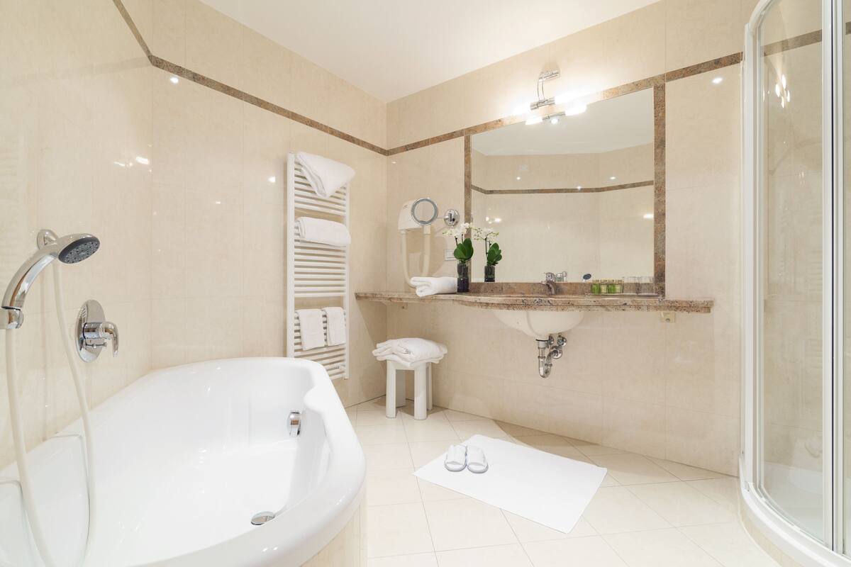 double room, 1 double bed (martagon) | bathroom | free toiletries, hair dryer, bathrobes, slippers