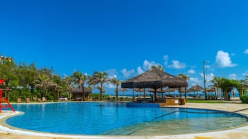 Piscina interna, piscina externa, guarda-sóis
