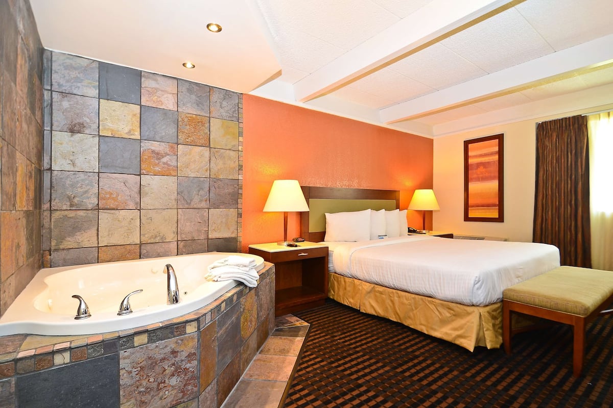 Deluxe-Suite, 1 King-Bett, Nichtraucher | Schreibtisch, kostenloses WLAN, Bettwäsche