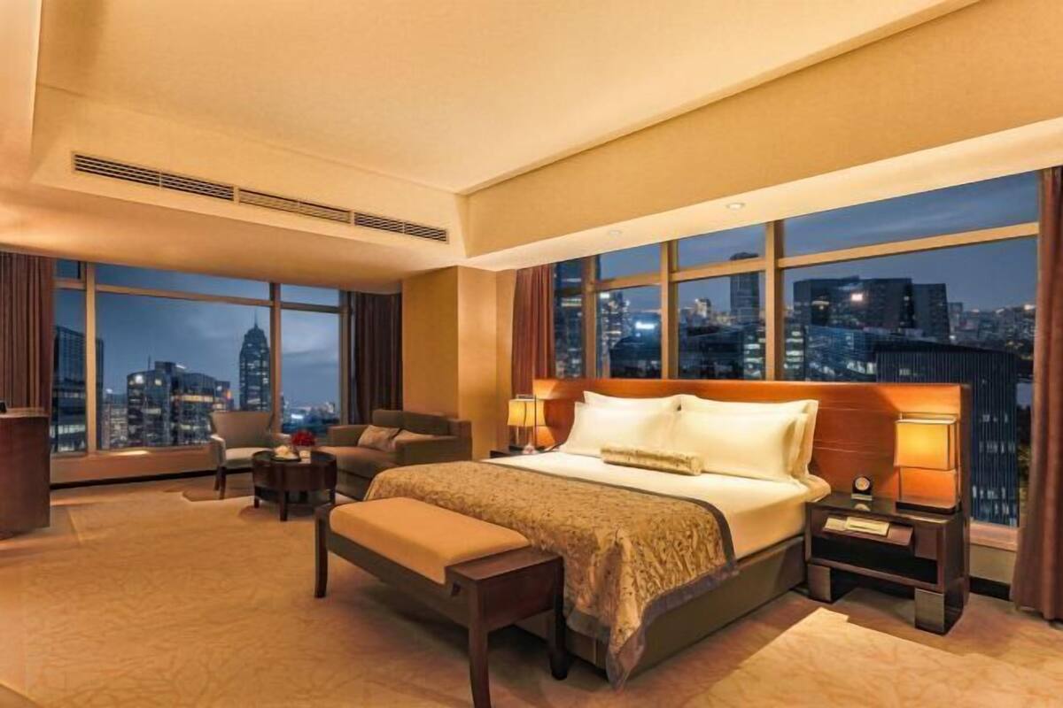 1 bedroom, down duvets, minibar, in-room safe