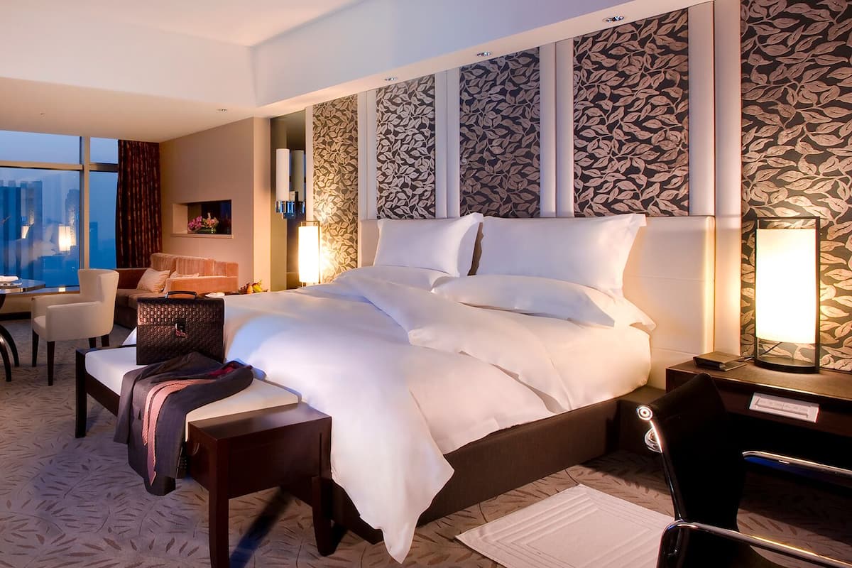 Deluxe King Room | 1 bedroom, down duvets, minibar, in-room safe