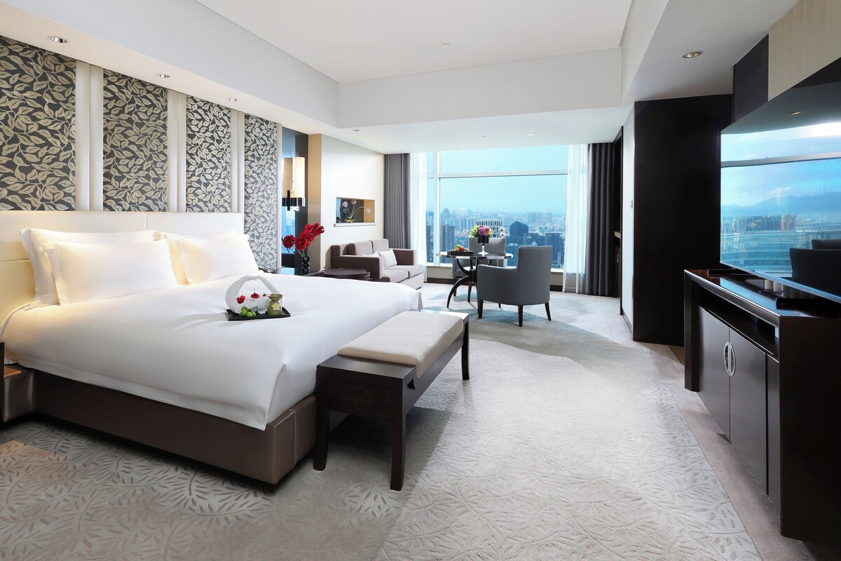 Down duvets, minibar, in-room safe, desk
