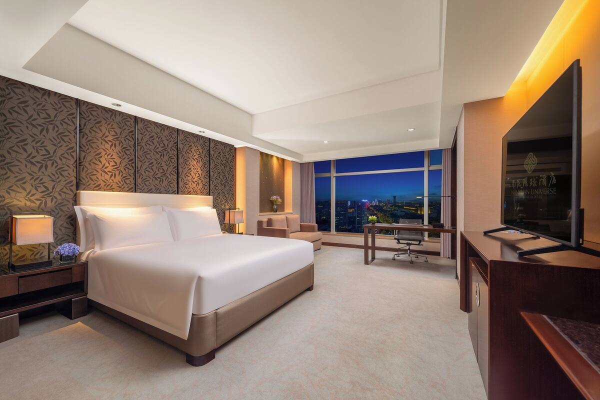 1 bedroom, down comforters, minibar, in-room safe