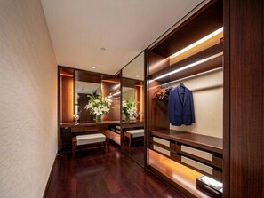 Deluxe Executive Room | Living area | 42-inch LCD TV with digital channels