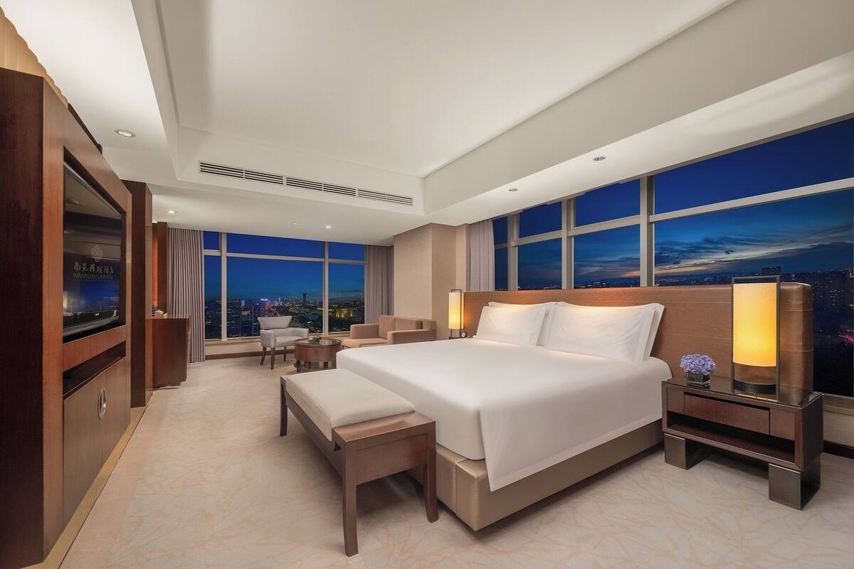 1 bedroom, down comforters, minibar, in-room safe