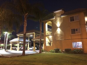 Front of property - Simply Home Inn & Suites (Riverside)