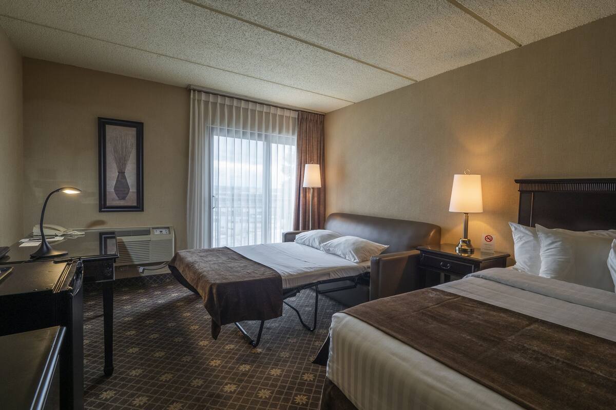 deluxe room, 1 king bed | extra beds