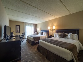 Habitación Confort, 2 camas de matrimonio | Escritorio, cortinas opacas, sistema de insonorización