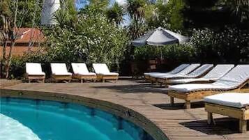 Seasonal outdoor pool