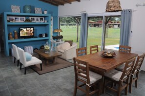 Televisi layar datar 32-inci dengan saluran TV digital dan TV