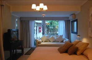 Suite Premium, 1 kamar tidur | Minibar, brankas, Wi-Fi gratis, dan seprai linen