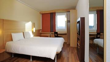In-room safe, desk, iron/ironing board, cribs/infant beds