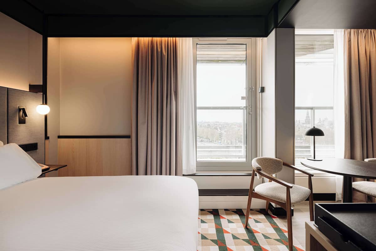 Deluxe Room with Balcony and City View | Balkong