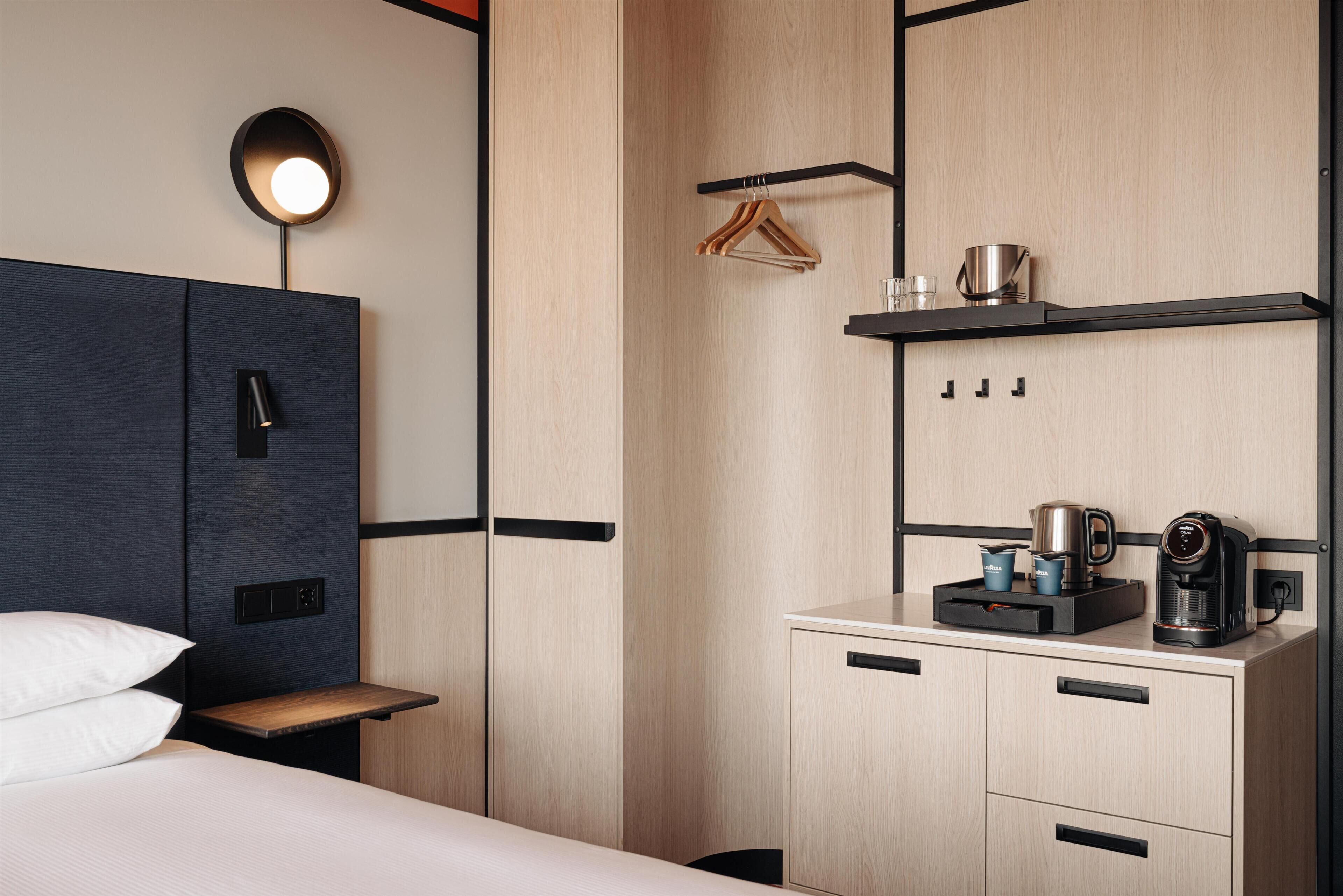 客房内保险箱  、遮光窗帘、隔音、熨斗/熨衣板