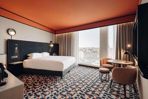 King Corner Room with City View | Living area | 55-inch flat-screen TV with digital channels, TV, DVD player - DoubleTree by Hilton Amsterdam Centraal Station (Amsterdam)