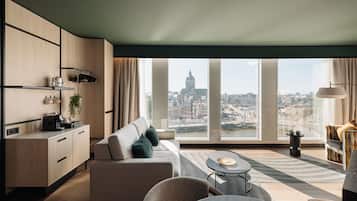 One Bedroom Superior Suite with City View | Byutsikt