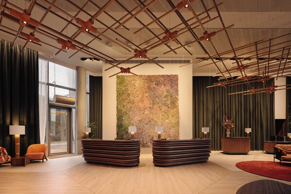 Lobby - DoubleTree by Hilton Amsterdam Centraal Station (Amsterdam)