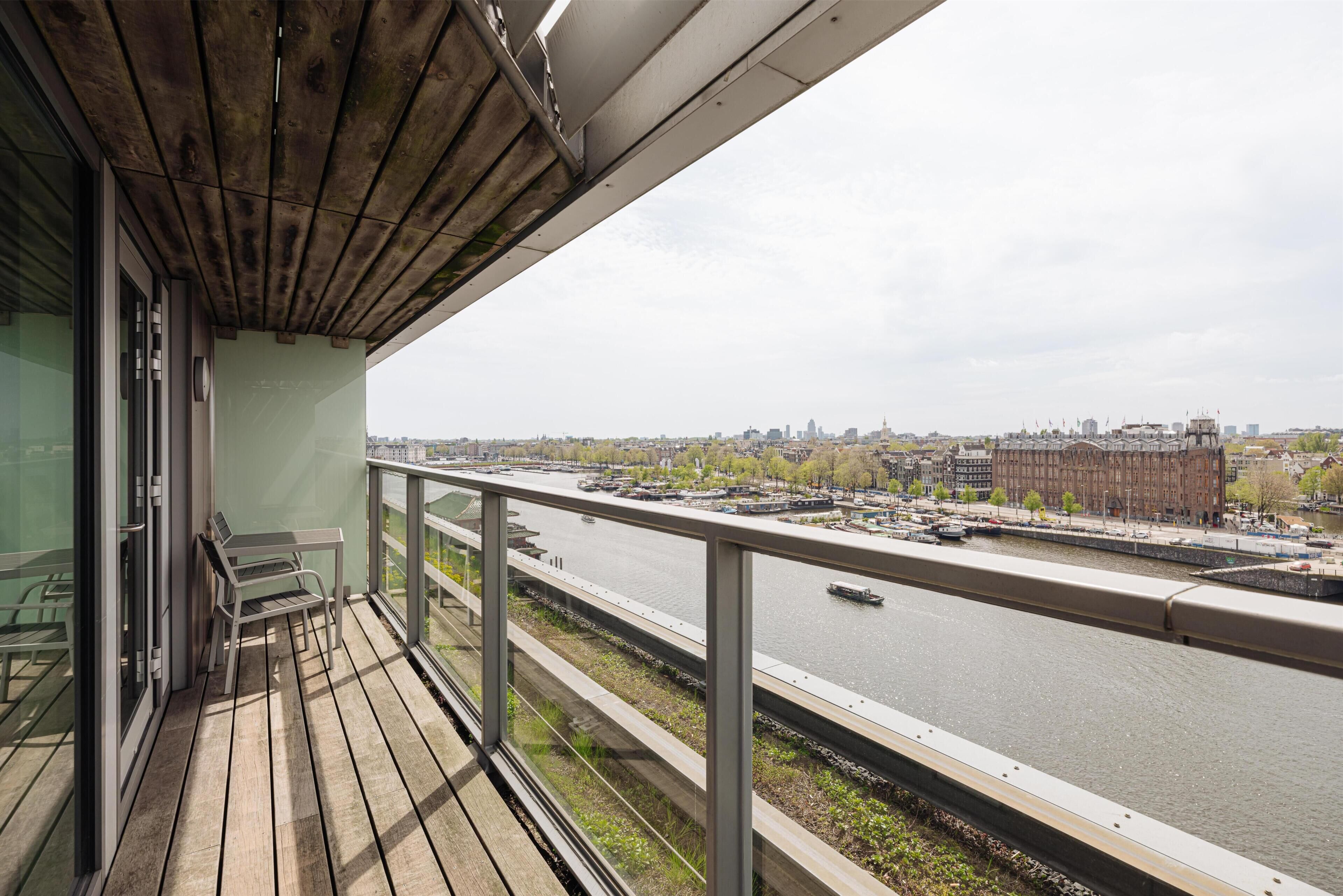 Deluxe Room with Balcony and City View | Vista desde la habitación