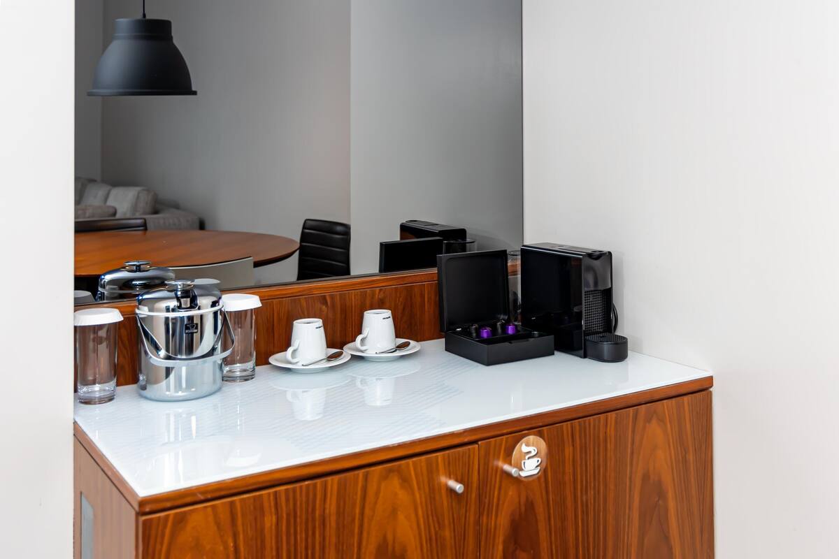 Allergitestet sengetøy, minibar, safe på rommet og skrivebord