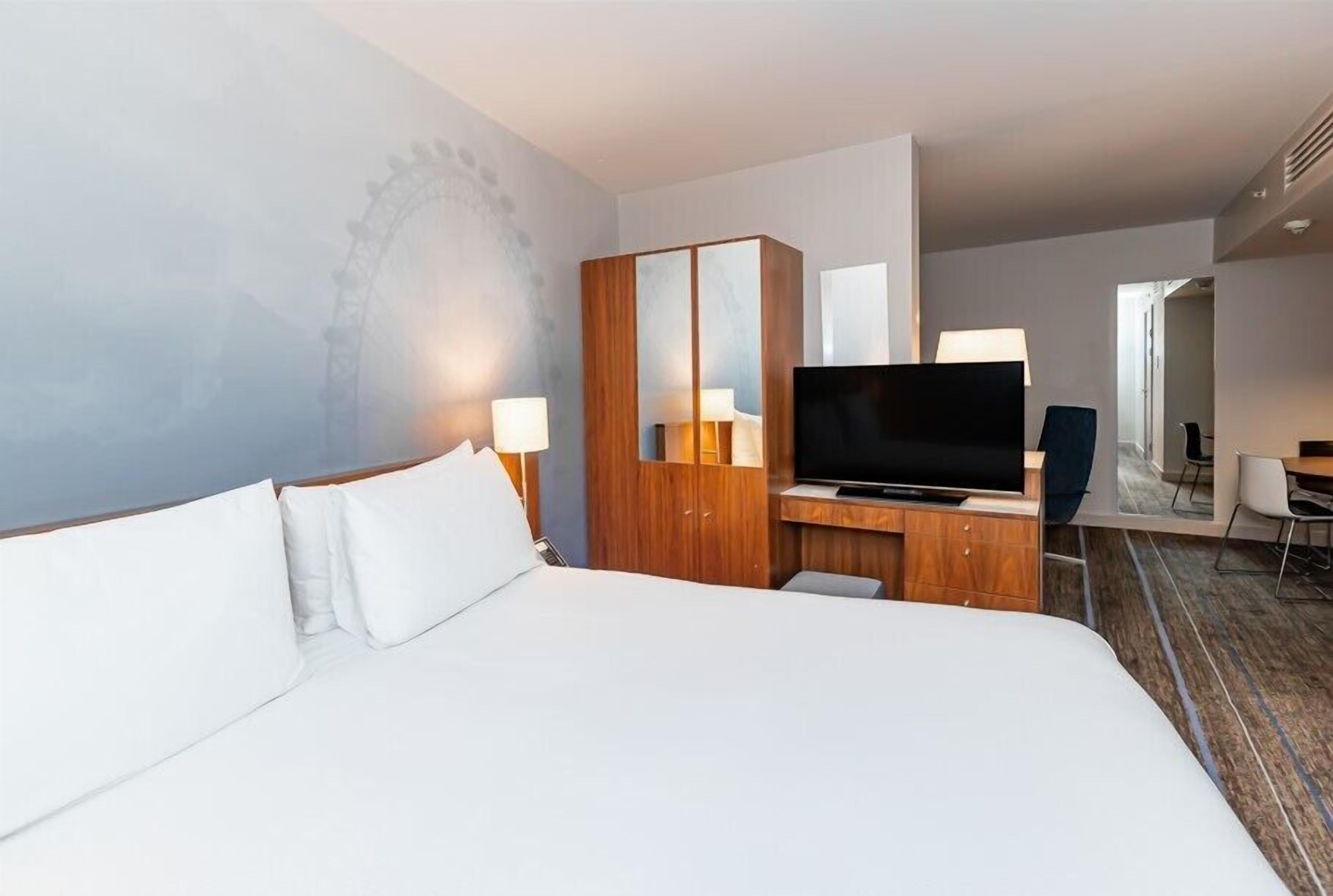 低刺激性寝具、ミニバー、セーフティボックス (室内)、デスク