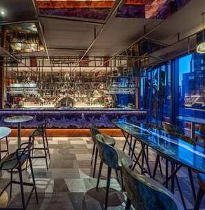 2 bars/lounges, cocktail bar, lobby lounge - DoubleTree by Hilton Hotel London -Tower of London (London)