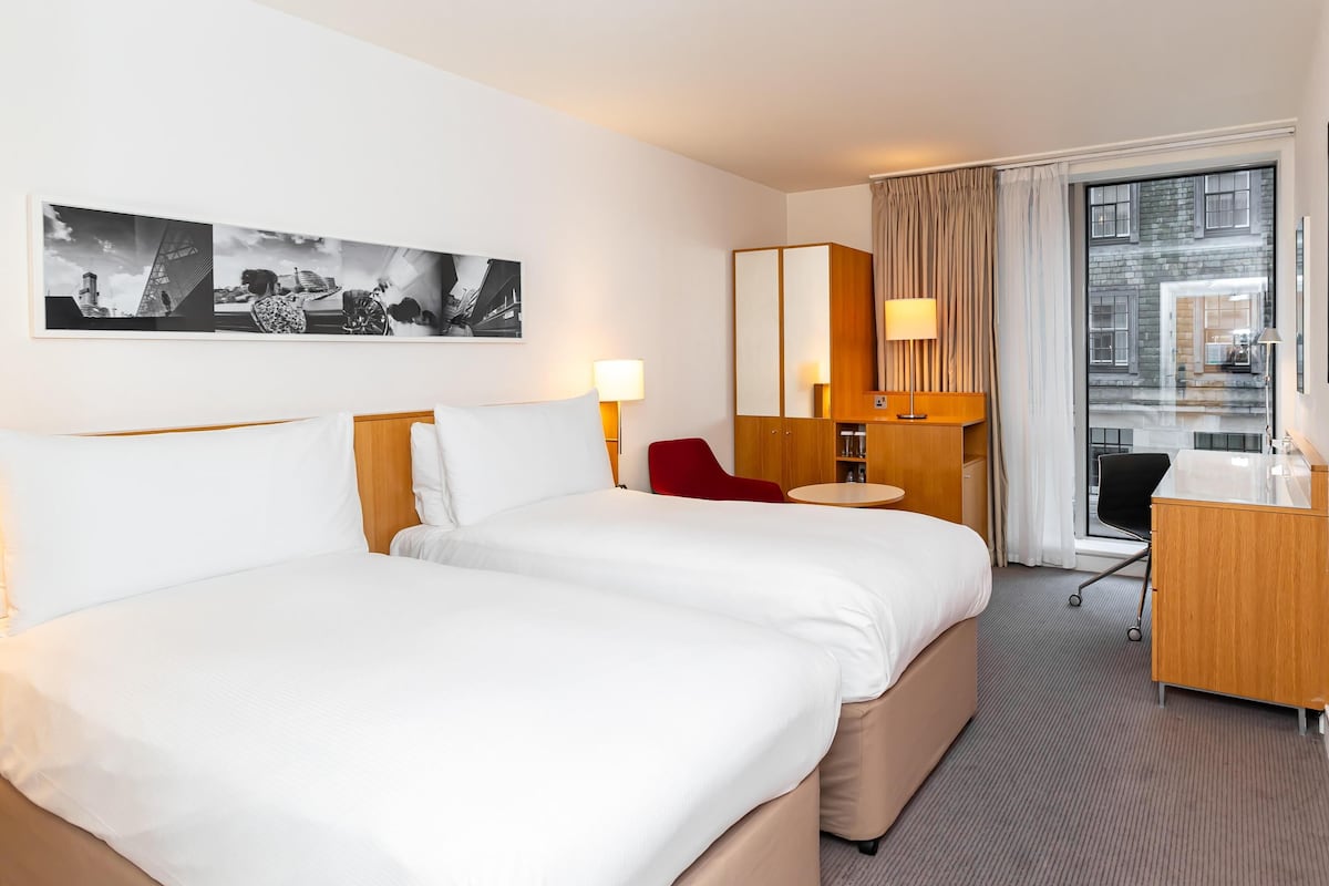 Room, 2 Single Beds, Non Smoking | Hypo-allergenic bedding, minibar, in-room safe, desk