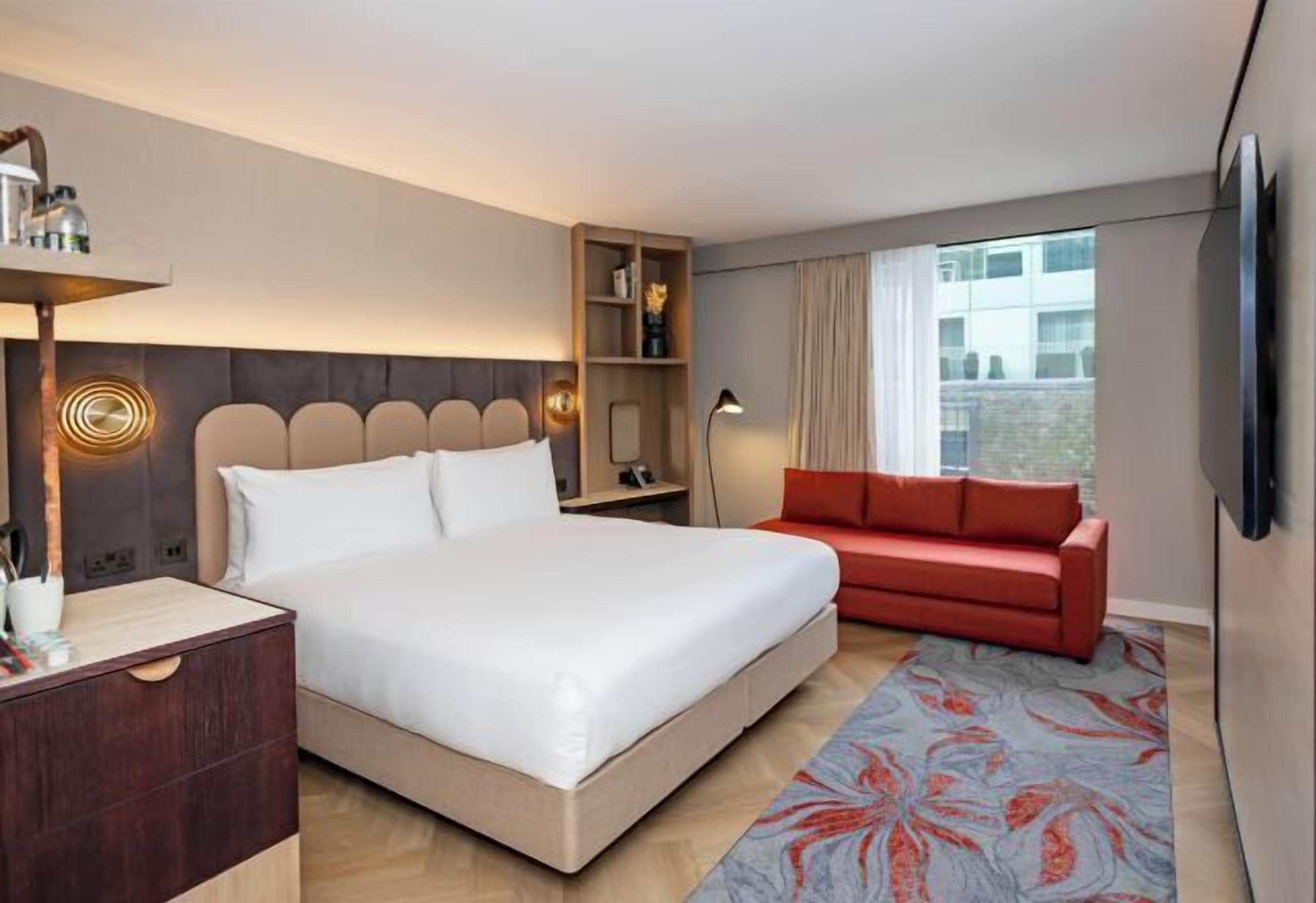 Allergikerbettwaren, Minibar, Zimmersafe, Schreibtisch