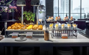 Free daily buffet breakfast 