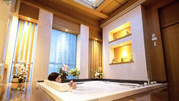 Couples treatment rooms, sauna, hot tub, steam room, body treatments