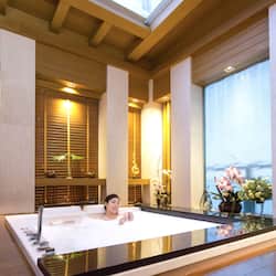 Couples treatment room(s), sauna, hot tub, steam room, body treatments