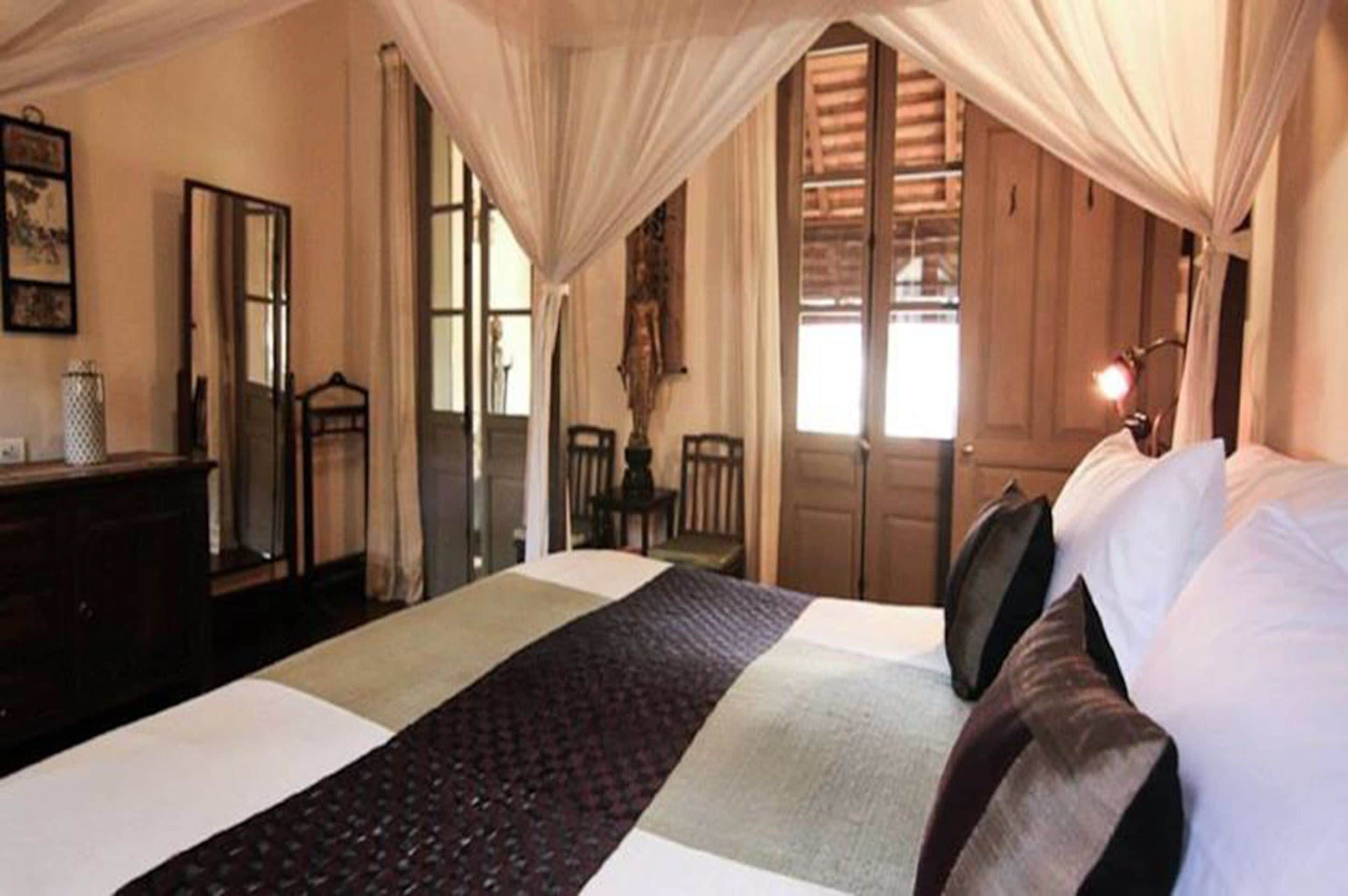 deluxe double | minibar, in-room safe, desk, rollaway beds