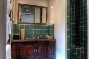Deluxe Double | Lavabo de la salle de bain