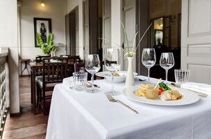 Desayuno a la carta diario (USD 16 por persona)