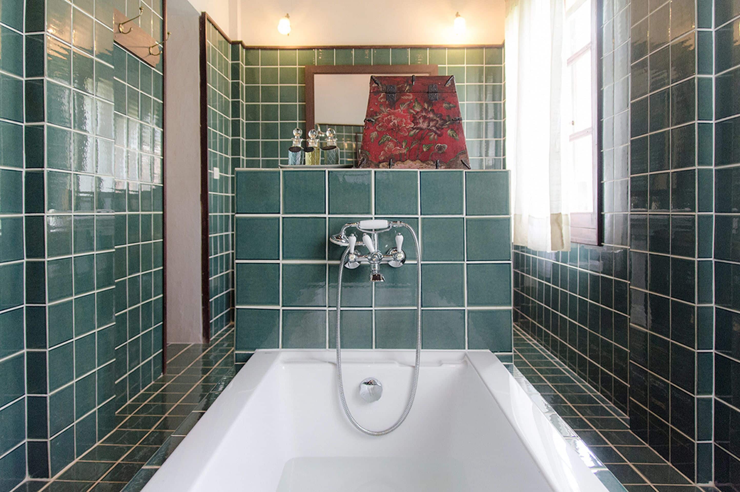 satri house suite  | deep-soaking bathtub