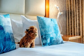 King Deluxe Guest Room | Hypo-allergenic bedding, desk, iron/ironing board, free WiFi