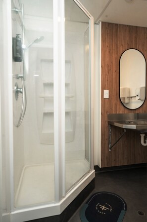 Shower - Haka House Wellington (Wellington)