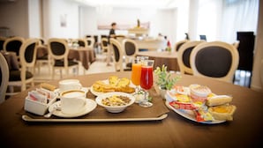 A breakfast tray with coffee, juice, and pastries on a hotel table. - Hotel Fini (San Giovanni Rotondo)