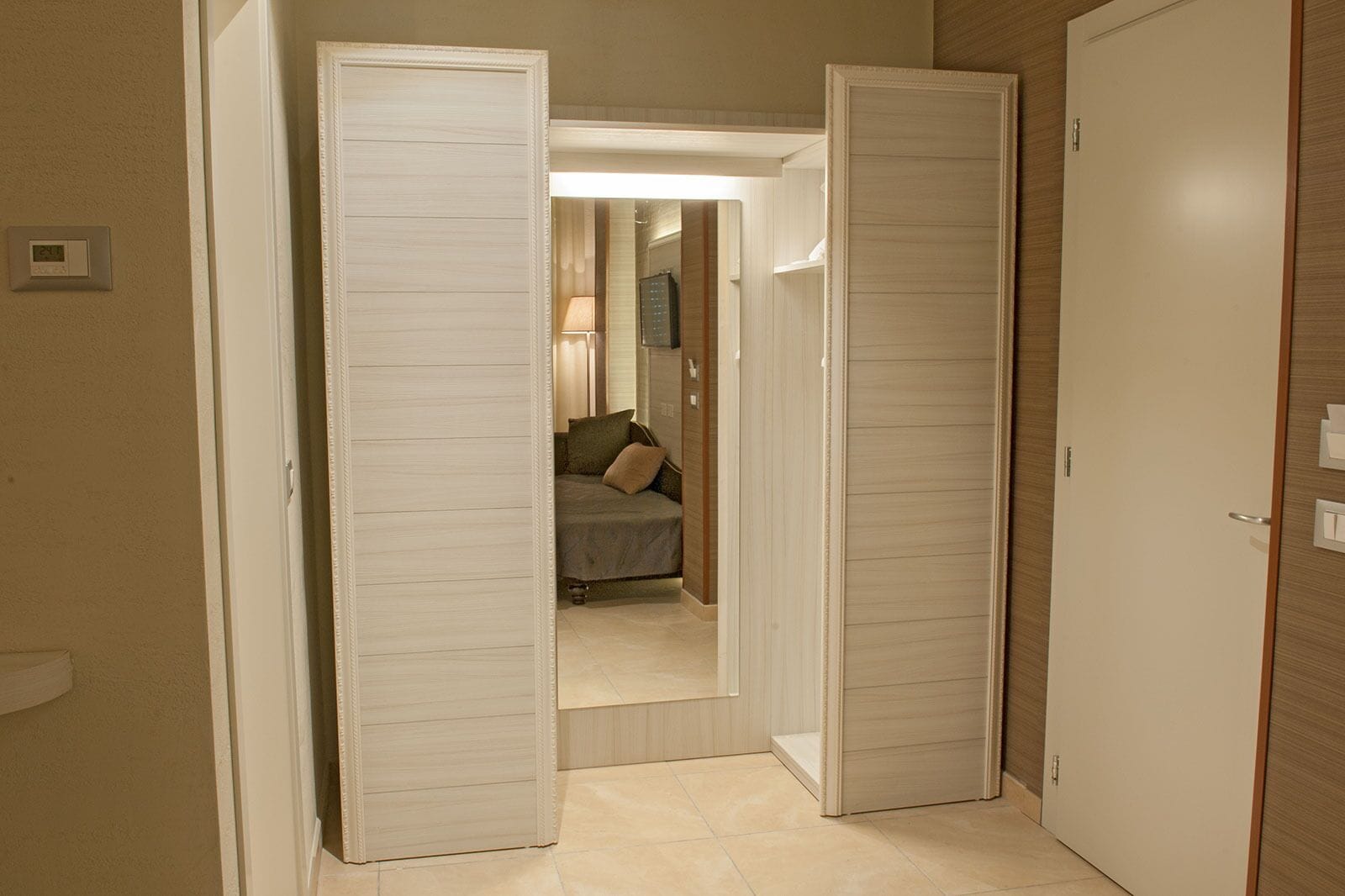 family room | 1 bedroom, frette italian sheets, premium bedding, minibar