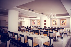 2 restaurants, breakfast, lunch, dinner served; Mediterranean cuisine