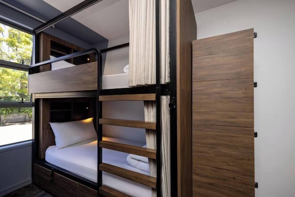 Hypo-allergenic bedding, free WiFi, bed sheets