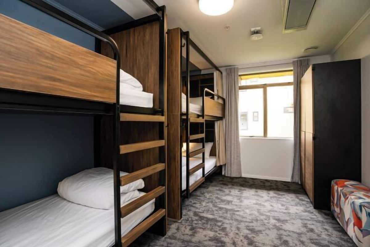 Hypo-allergenic bedding, free WiFi, bed sheets