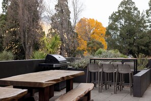 BBQ/picnic Area - Haka House Queenstown Lakefront (Queenstown)