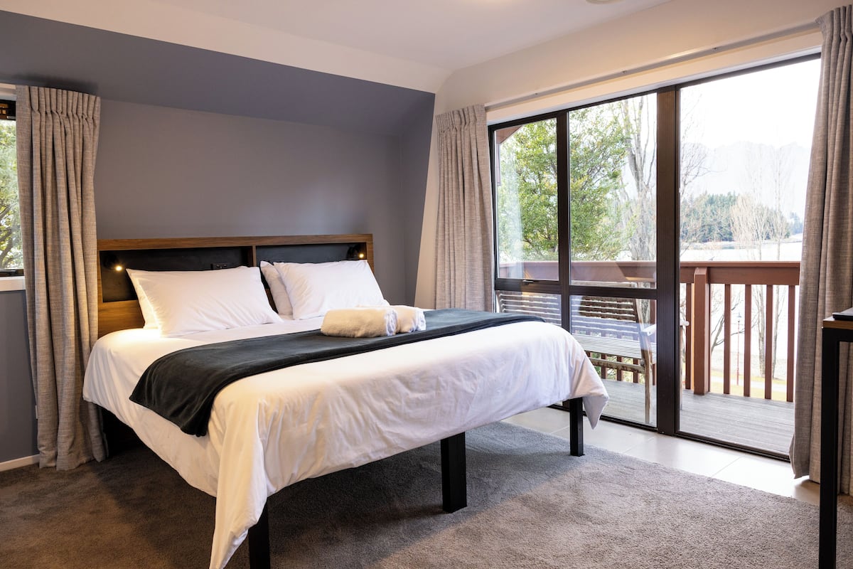 Executive-Zimmer, Seeblick (King Room Lake View) | Allergikerbettwaren, individuell dekoriert, individuell eingerichtet