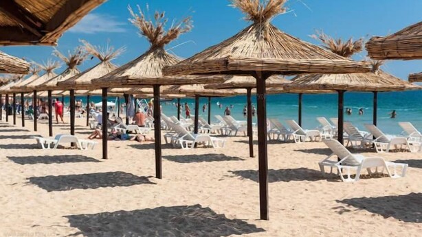 Beach nearby, beach shuttle, sun loungers, beach umbrellas - Hotel Poseidon (Aksakovo)