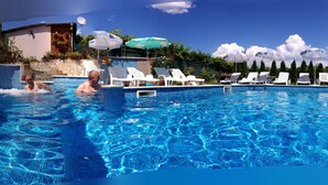 Seasonal outdoor pool, free cabanas, pool umbrellas - Hotel Poseidon (Aksakovo)