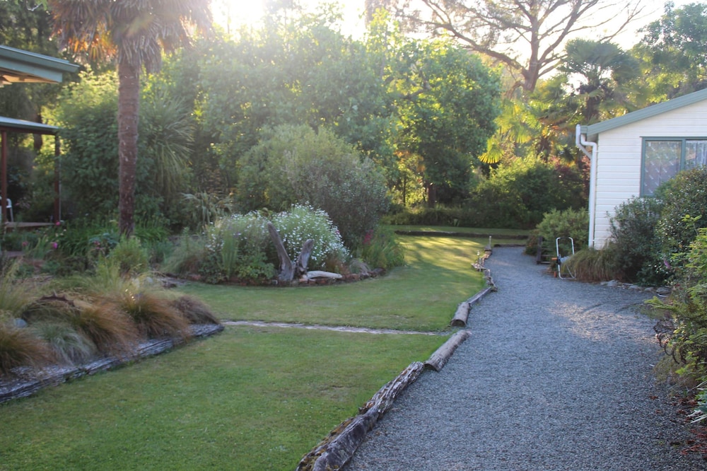 Off The Beaten Trail Accommodation & Bike Tours 2