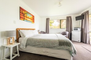 Schallisolierte Zimmer, kostenloses WLAN, Bettwäsche