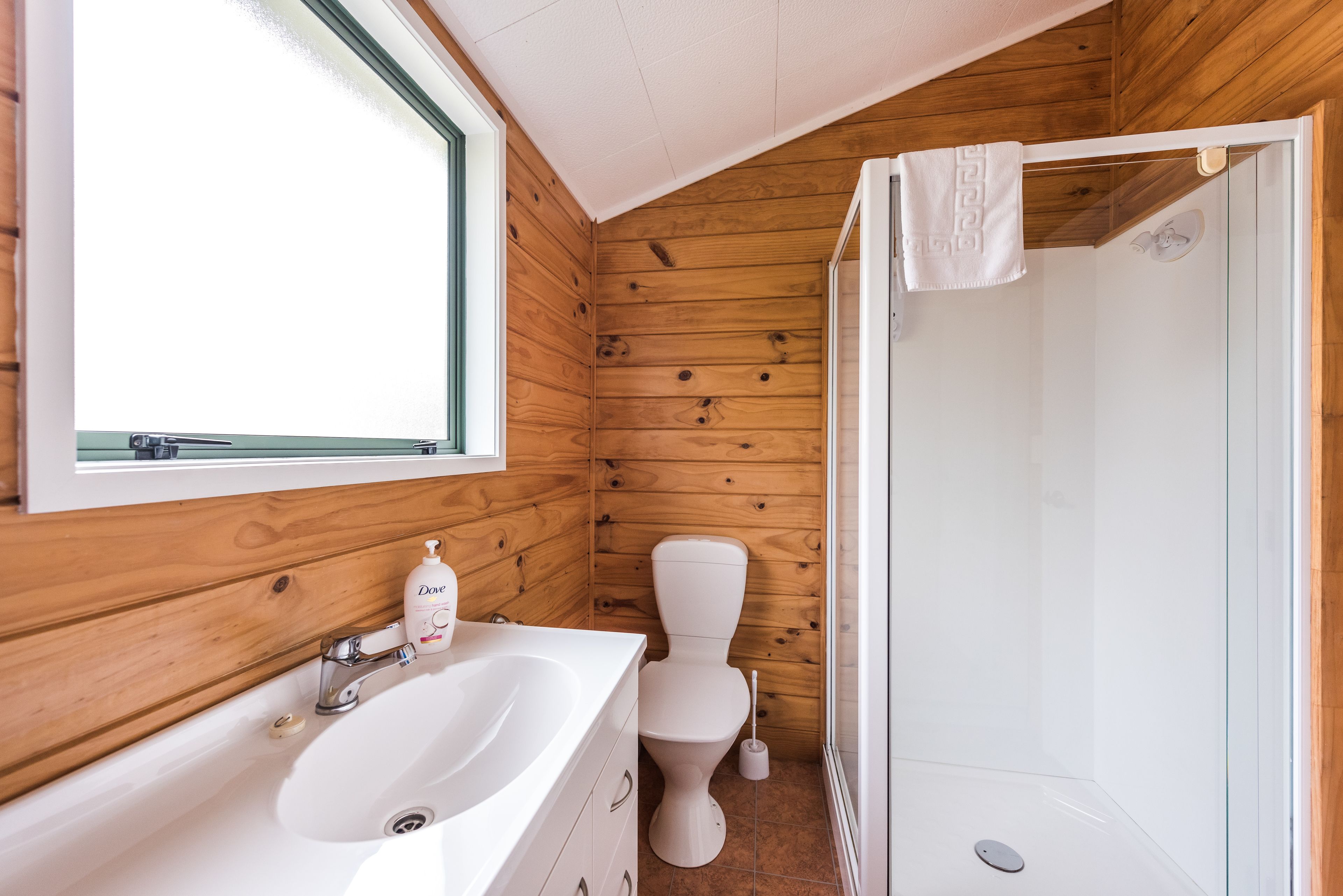 Tui Cabin | Bathroom