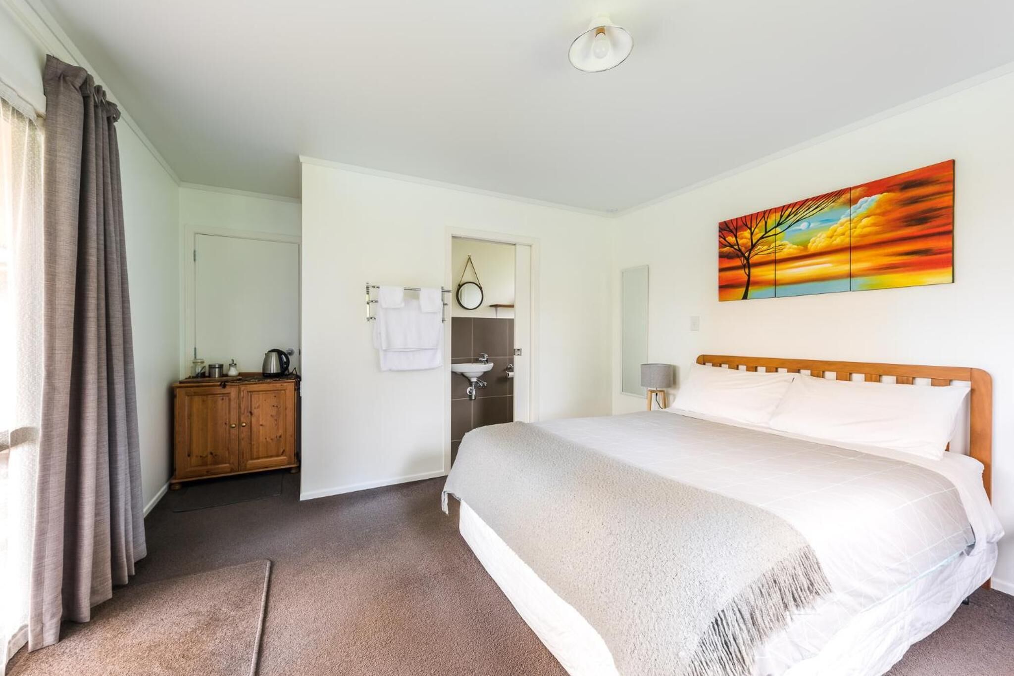 Schallisolierte Zimmer, kostenloses WLAN, Bettwäsche