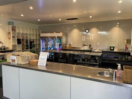 Batterie de cuisine, vaisselle et ustensiles